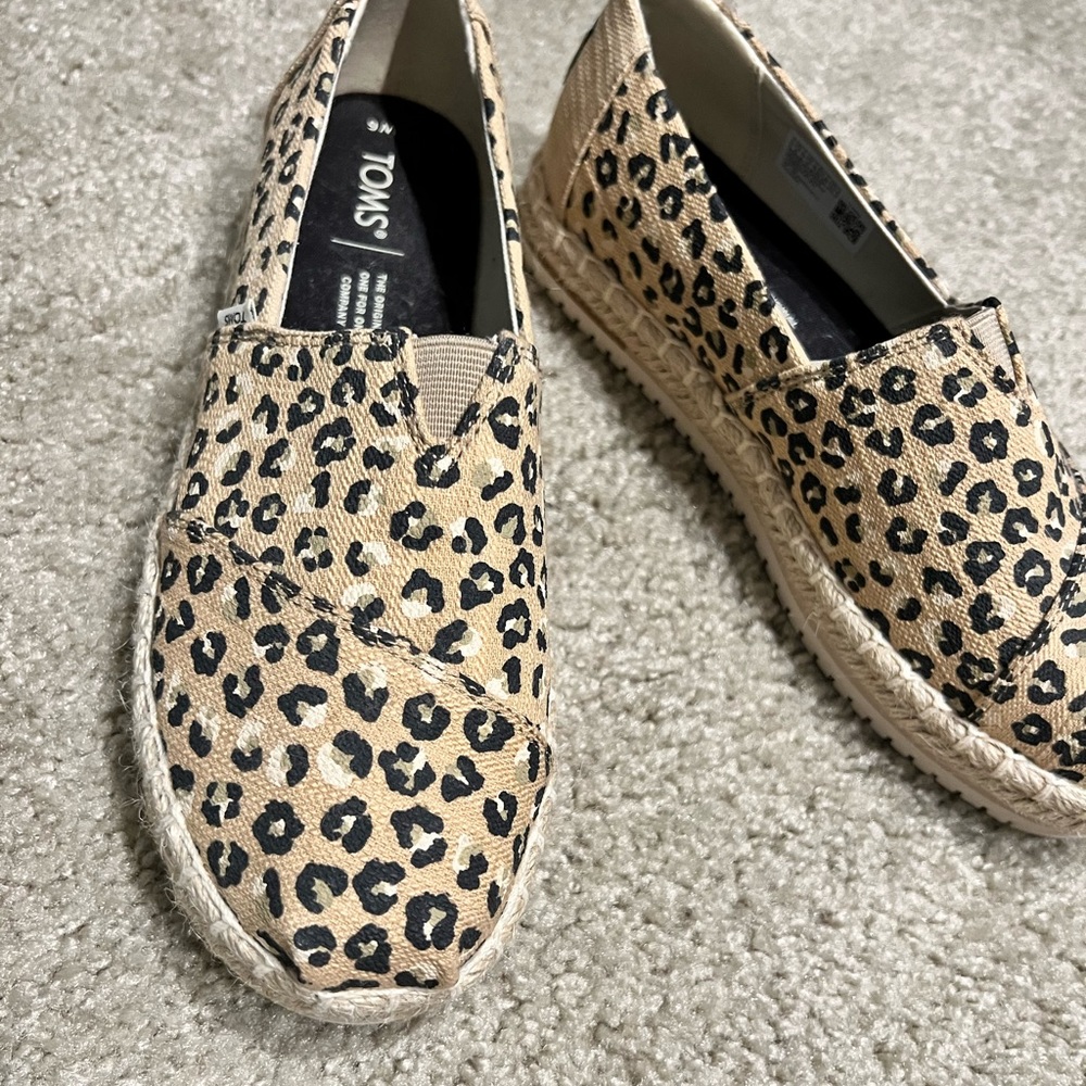TOMS ALPARGATA PLATFORM SHOES